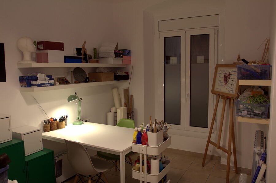 Welcoming room in the art therapy space